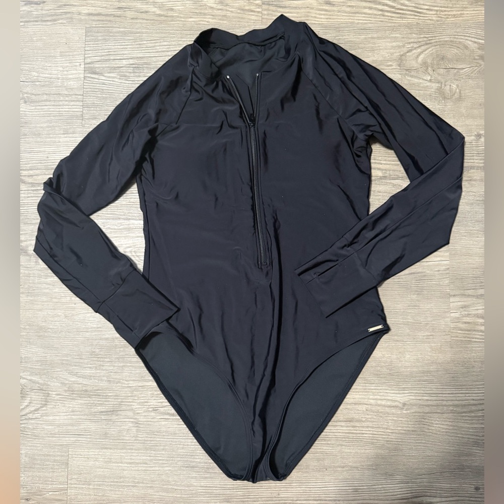 Black Long Sleeve Relliciga swimsuit size L